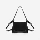 
                             Сумка українського бренду ТМ  "Lucherino" стане хорошим придбанням не на один рік.  Невелика жіноча сумочка виготовлена з високоякісного шкірзамінника та якісної надійної фурнітури в кольорі - нікель. Одне відділення з однією кишенею на застібці.